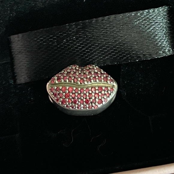 Pandora Red Lips Charm - Picture 2 of 3